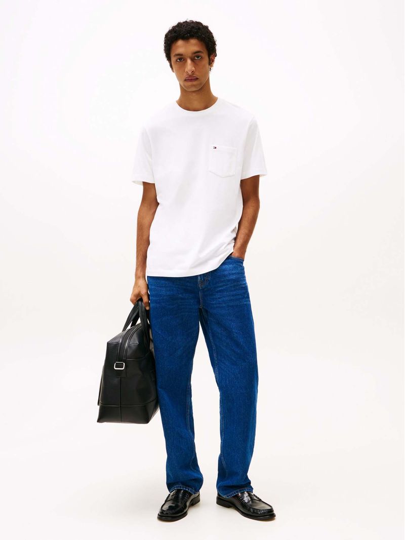 Remera-de-cuello-redondo-con-bolsillo