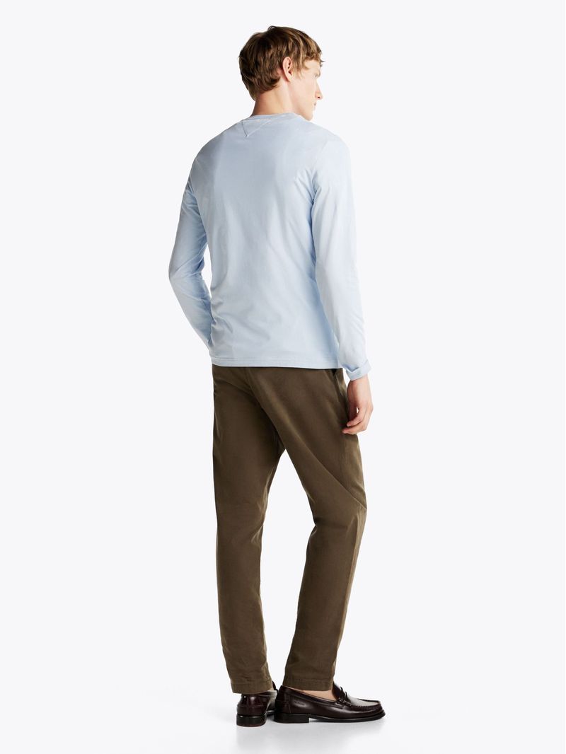 Remera-de-manga-larga-con-corte-extra-slim