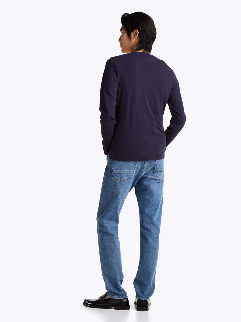 Remera-de-manga-larga-con-corte-extra-slim