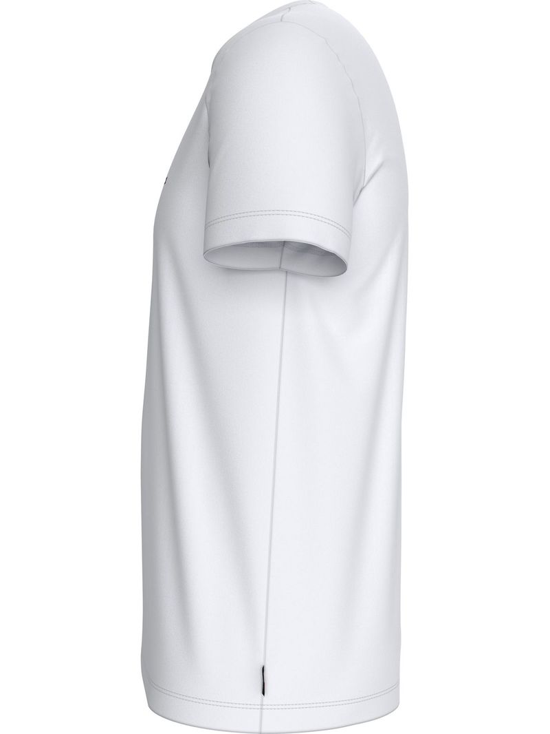 Remera-de-tejido-interlock-con-corte-slim
