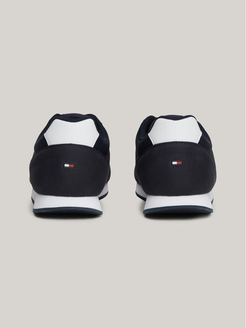 Zapatillas-con-suela-dentada-fina