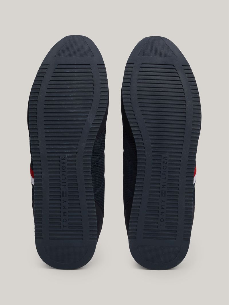 Zapatillas-con-suela-dentada-fina