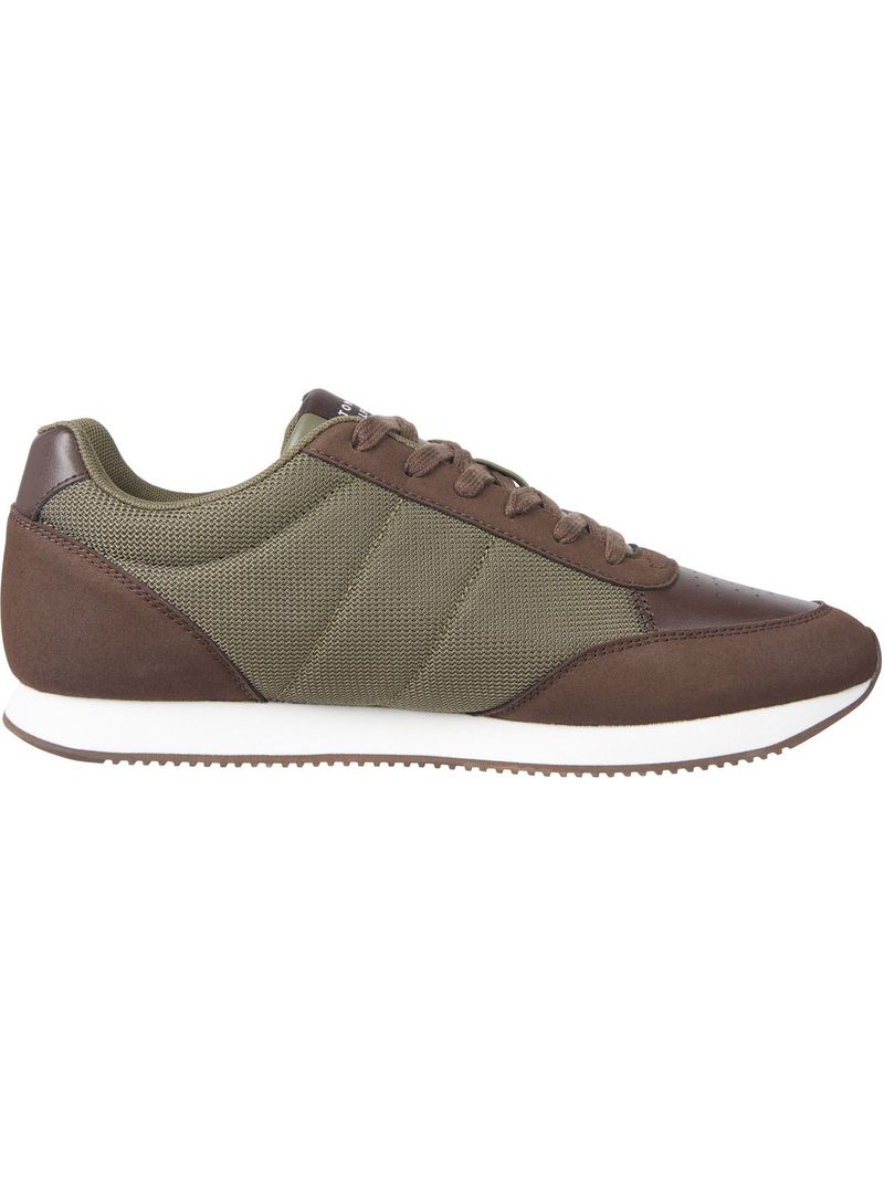 Zapatillas-con-suela-dentada-fina