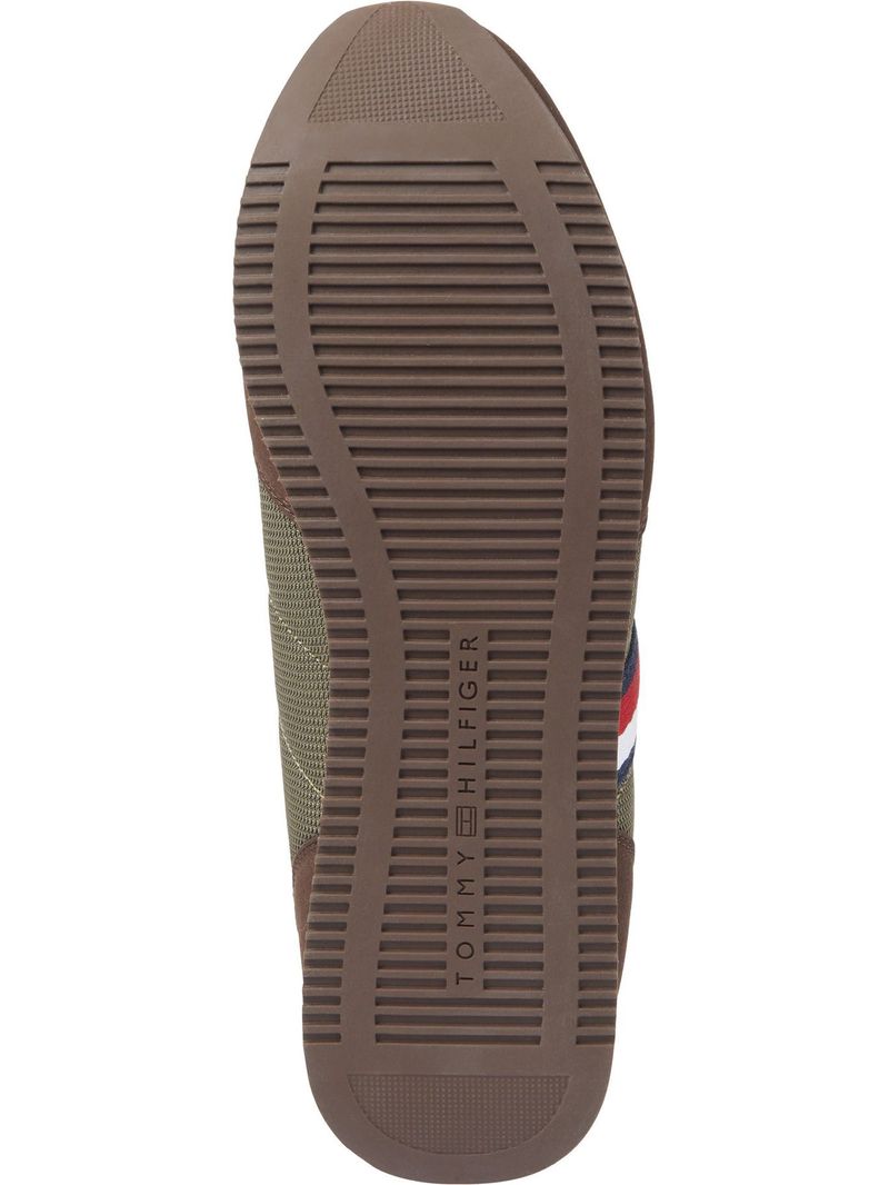 Zapatillas-con-suela-dentada-fina