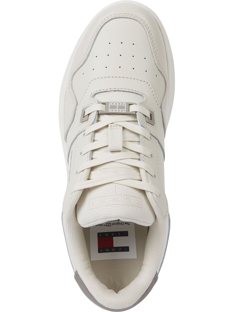 Zapatillas-de-baloncesto-metalizadas-de-Piel