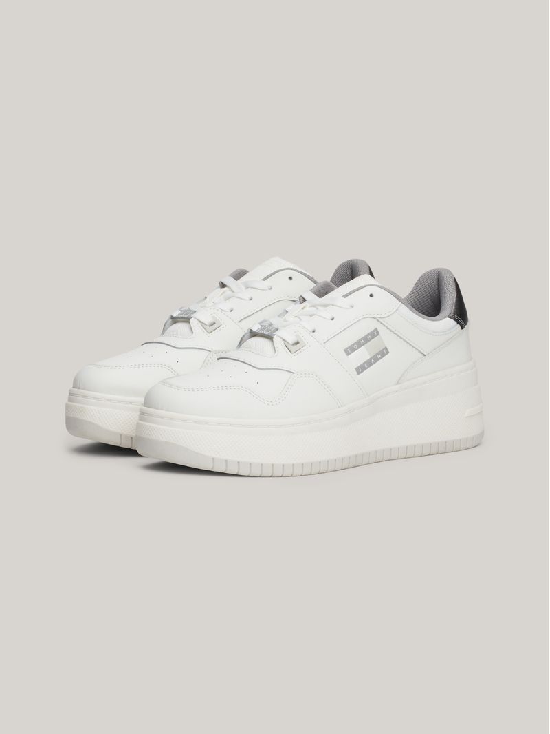 Zapatillas-de-baloncesto-metalizadas-de-Piel