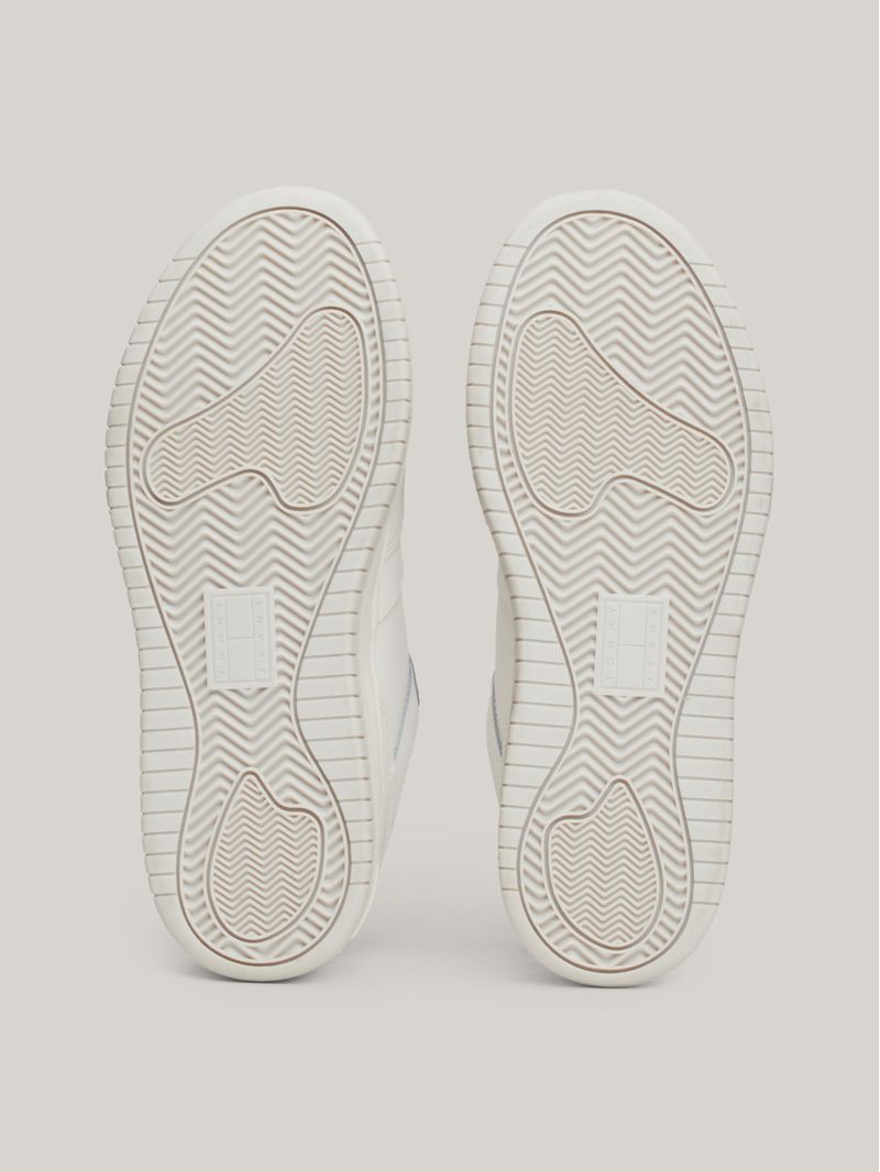 Zapatillas-de-baloncesto-metalizadas-de-Piel