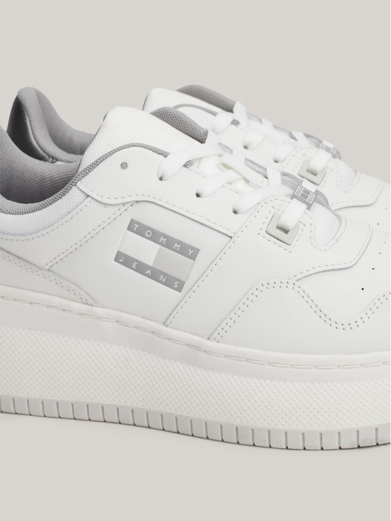Zapatillas-de-baloncesto-metalizadas-de-Piel