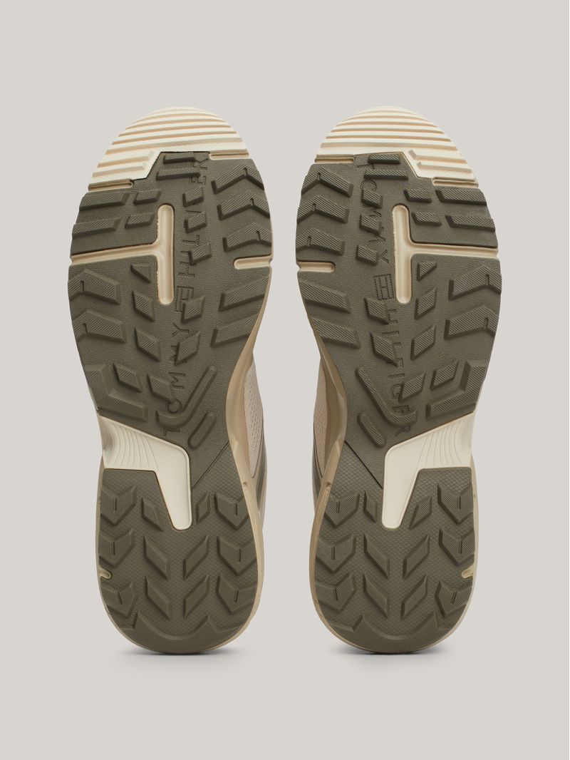 Zapatillas-de-running-con-suela-dentada