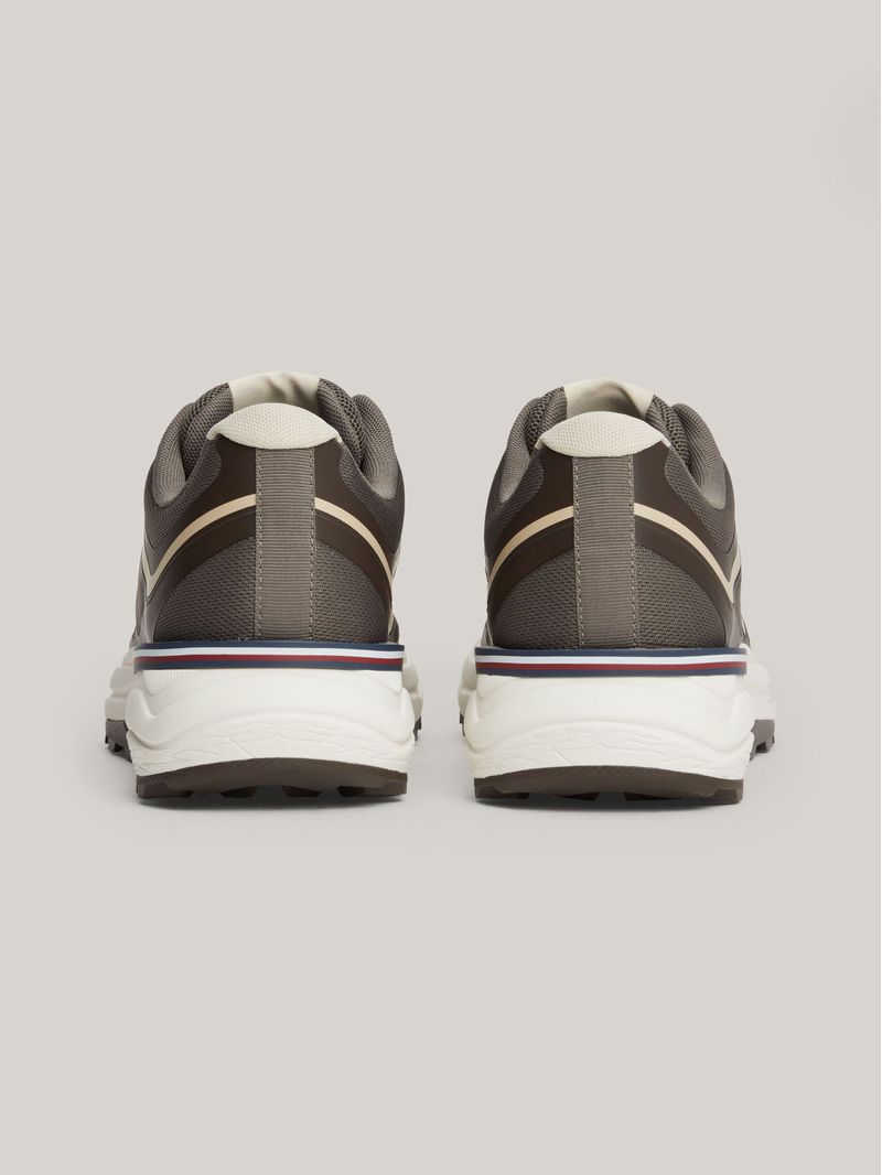 Zapatillas-de-running-con-suela-dentada