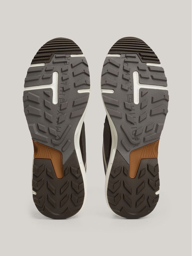 Zapatillas-de-running-con-suela-dentada