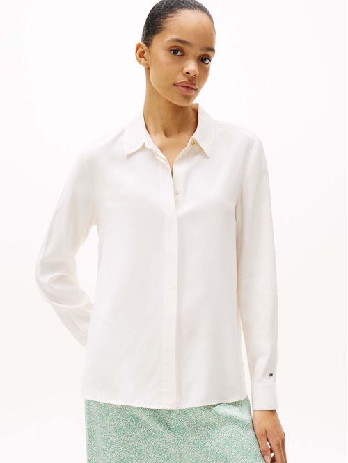 Camisa de corte amplio y cartera oculta