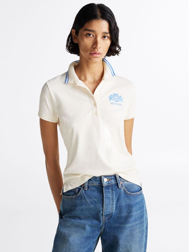 Chomba-con-logo-bordado-y-corte-slim