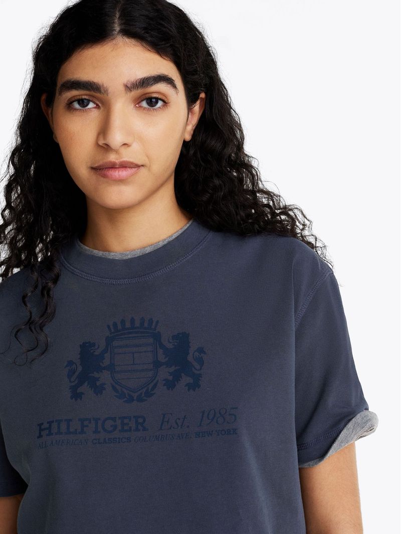 Remera-amplia-de-cuello-redondo