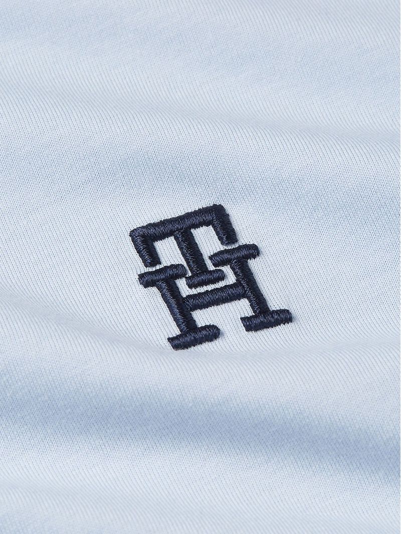 Remera-con-logo-monograma