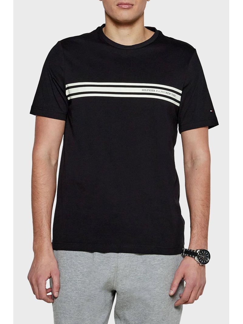 Remera-con-rayas-horizontales-y-logo