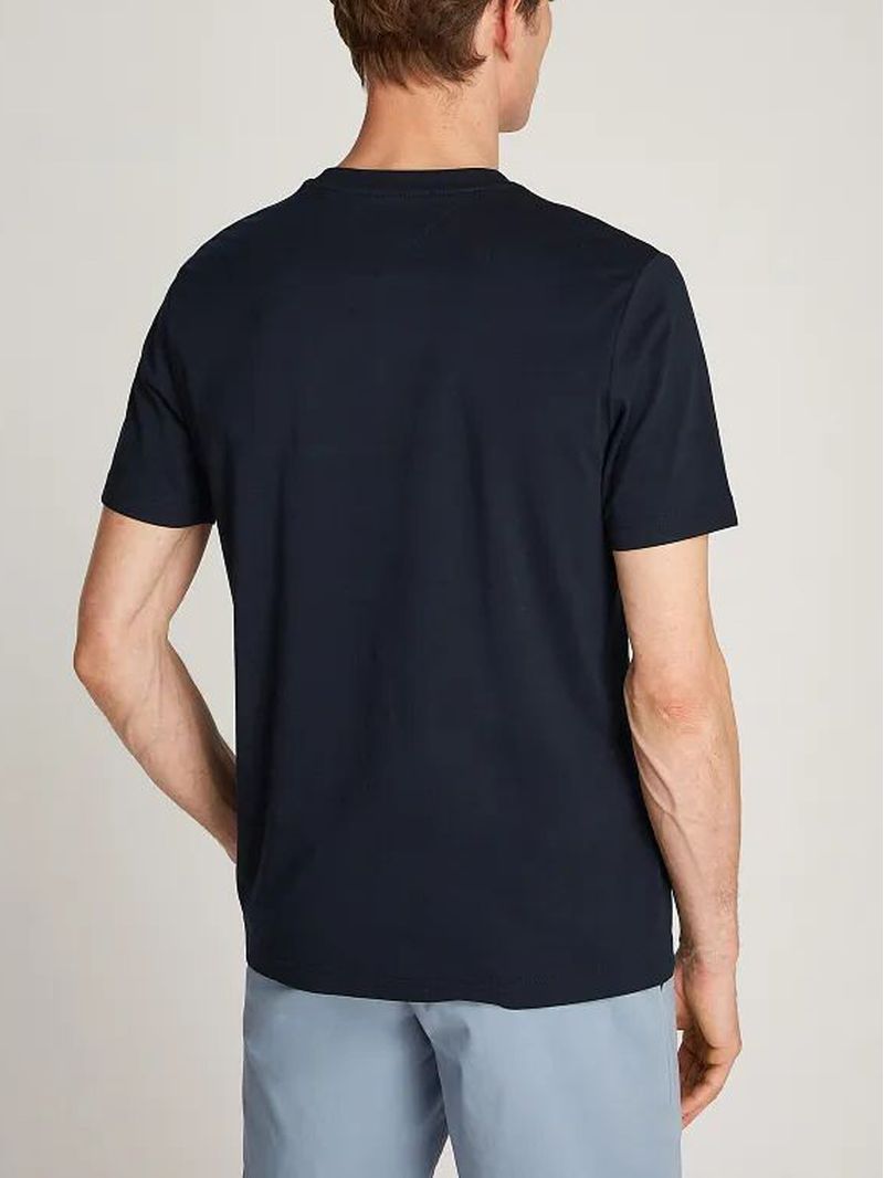 Remera-con-rayas-horizontales-y-logo