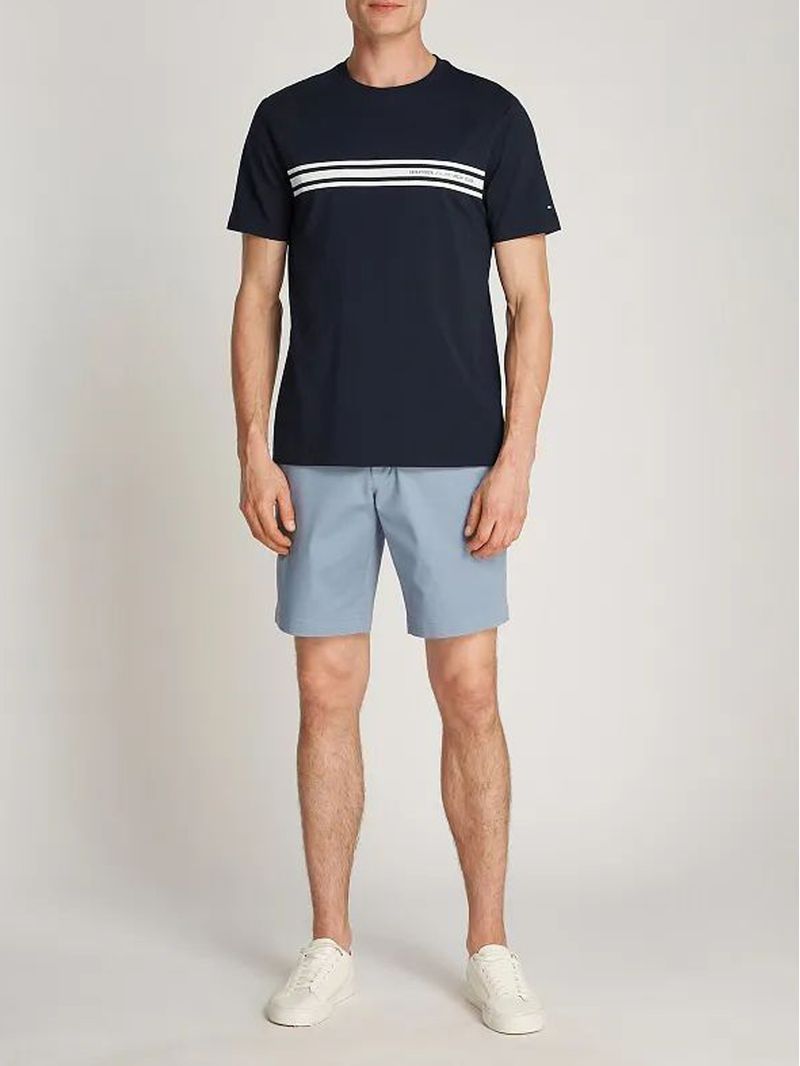 Remera-con-rayas-horizontales-y-logo