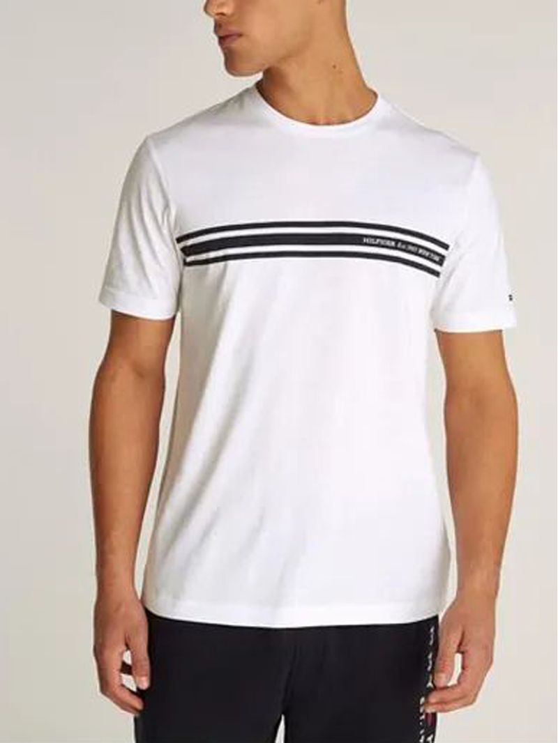 Remera-con-rayas-horizontales-y-logo