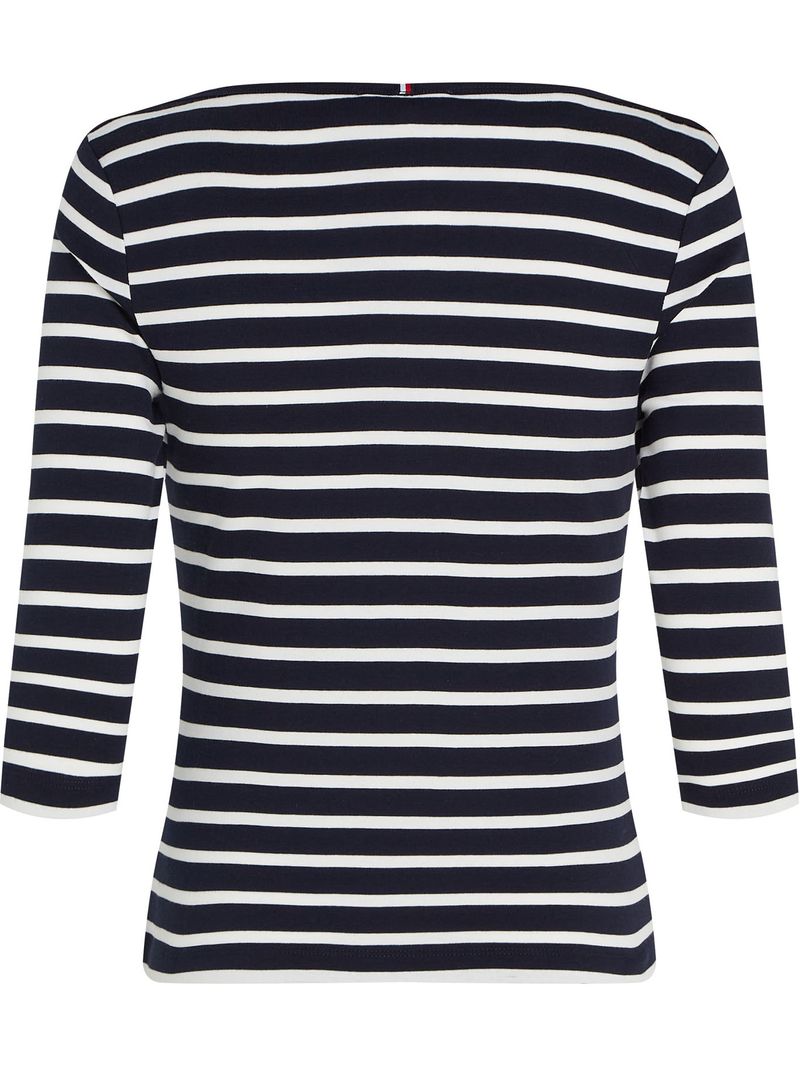 Remera-de-cuello-barco-y-manga-tres-cuartos