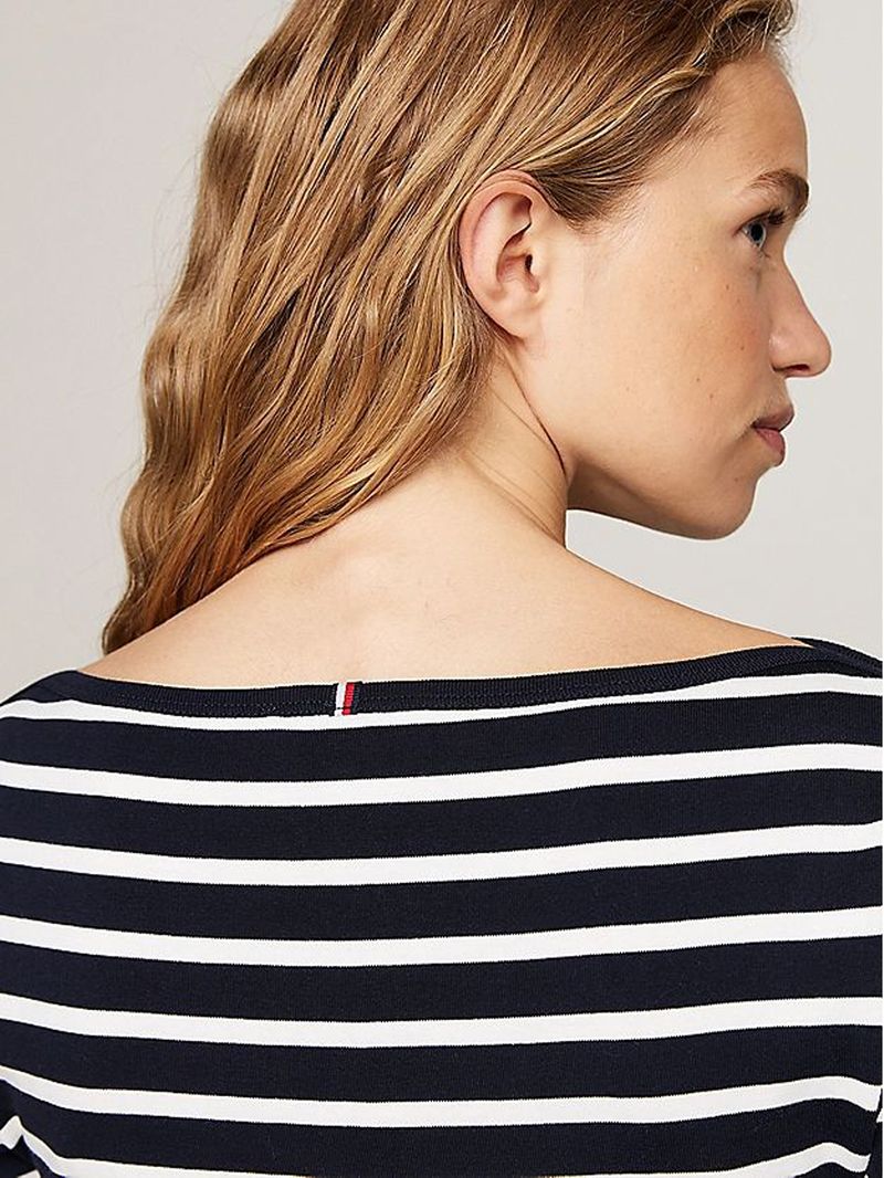 Remera-de-cuello-barco-y-manga-tres-cuartos
