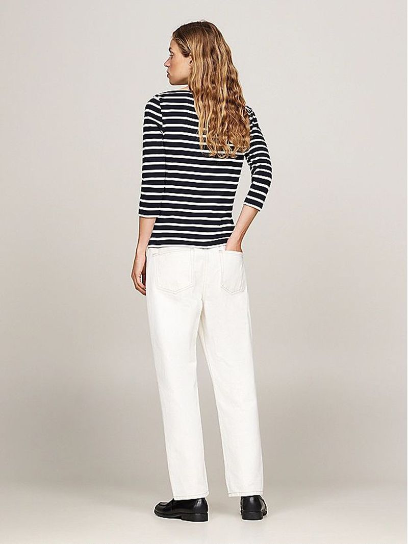 Remera-de-cuello-barco-y-manga-tres-cuartos