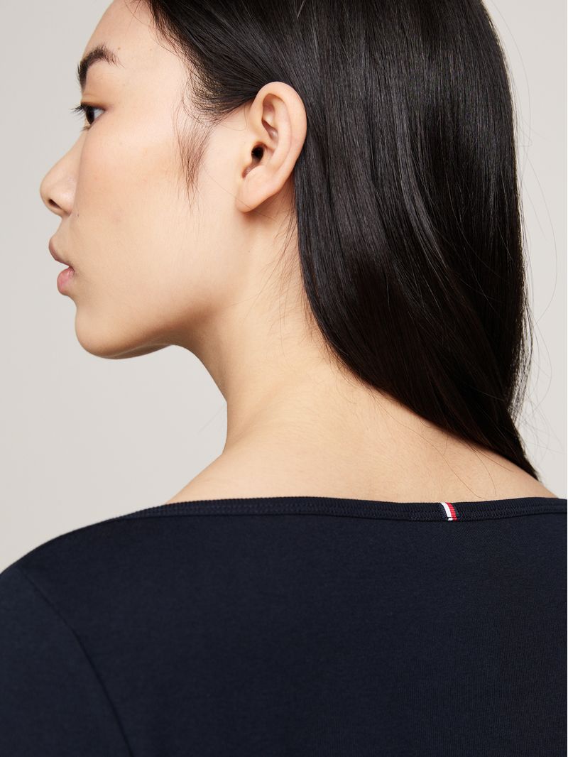 Remera-de-cuello-barco-y-manga-tres-cuartos