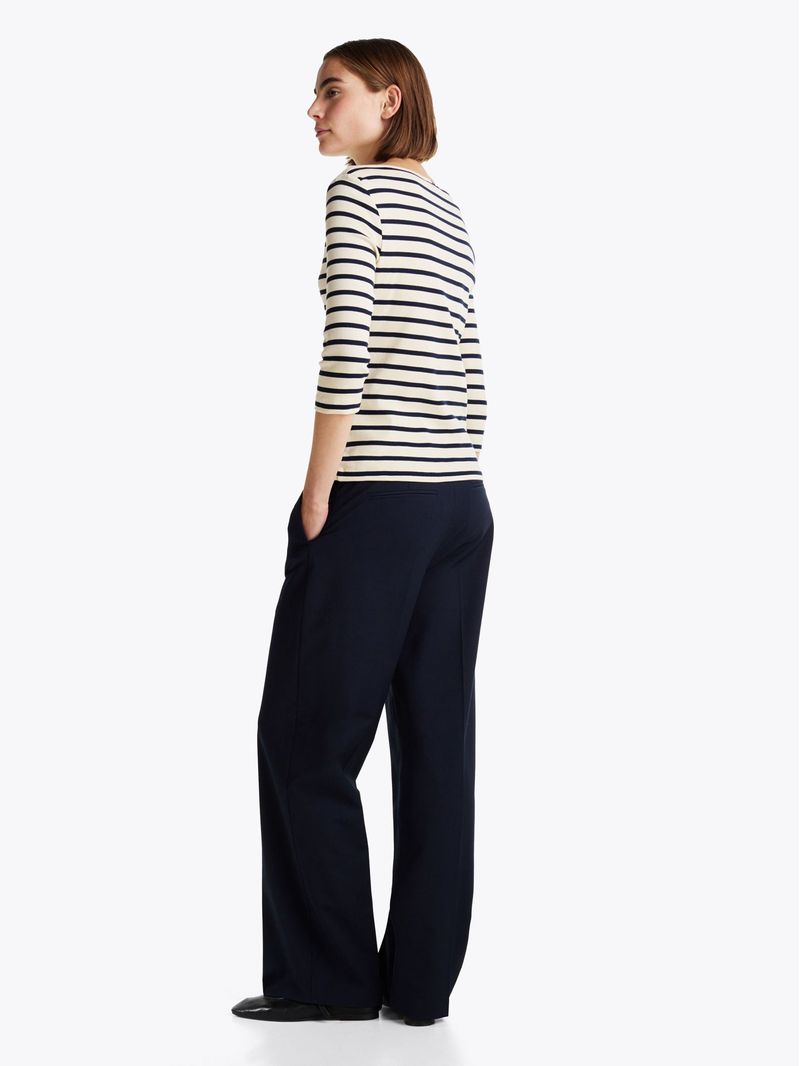 Remera-de-cuello-barco-y-manga-tres-cuartos