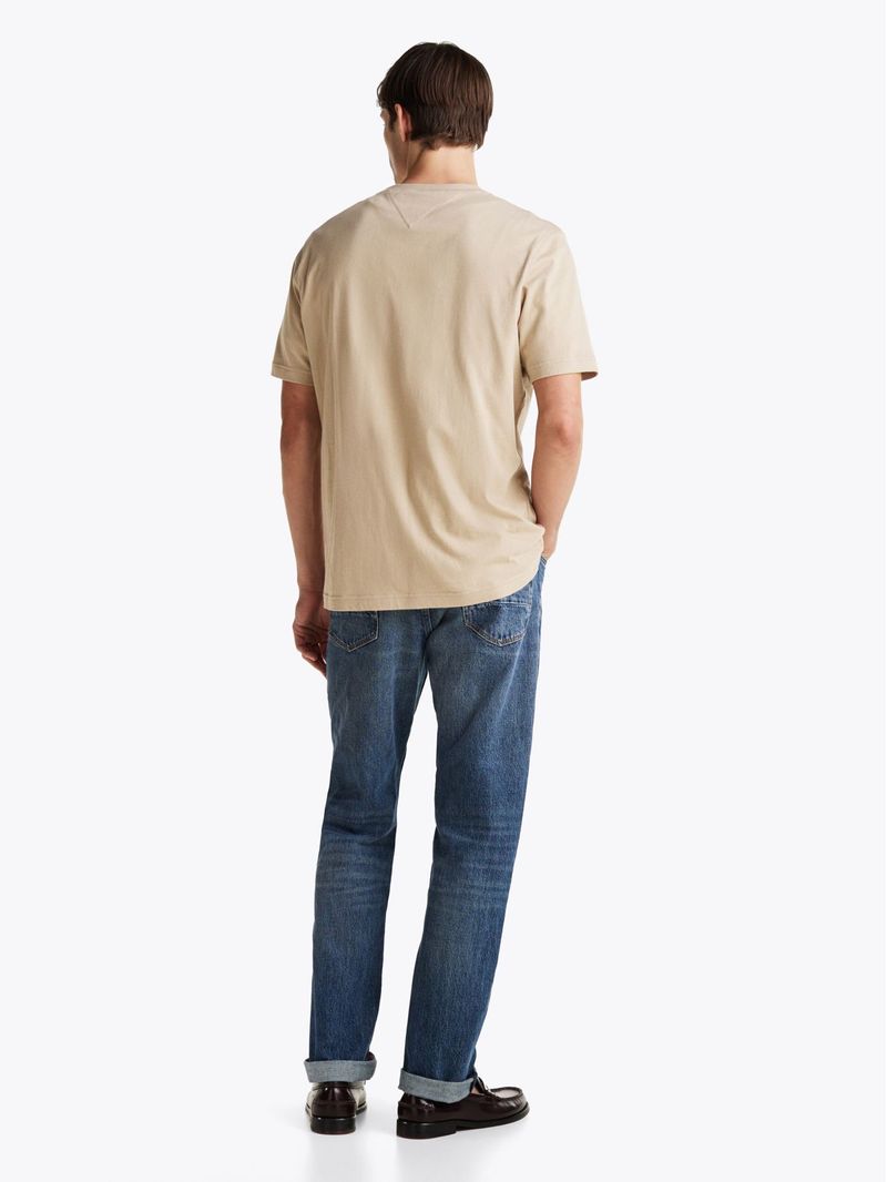 Remera-de-cuello-redondo-con-logo