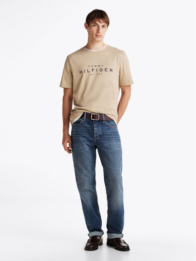 Remera-de-cuello-redondo-con-logo