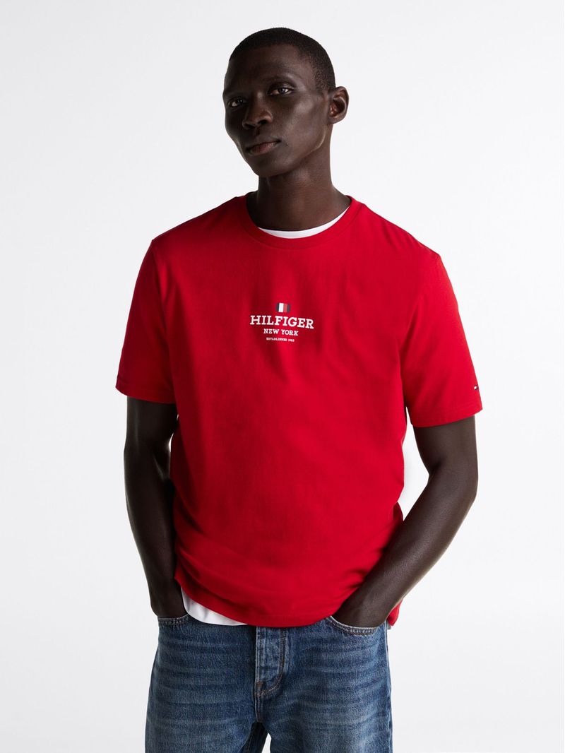 Remera-de-cuello-redondo-con-logo