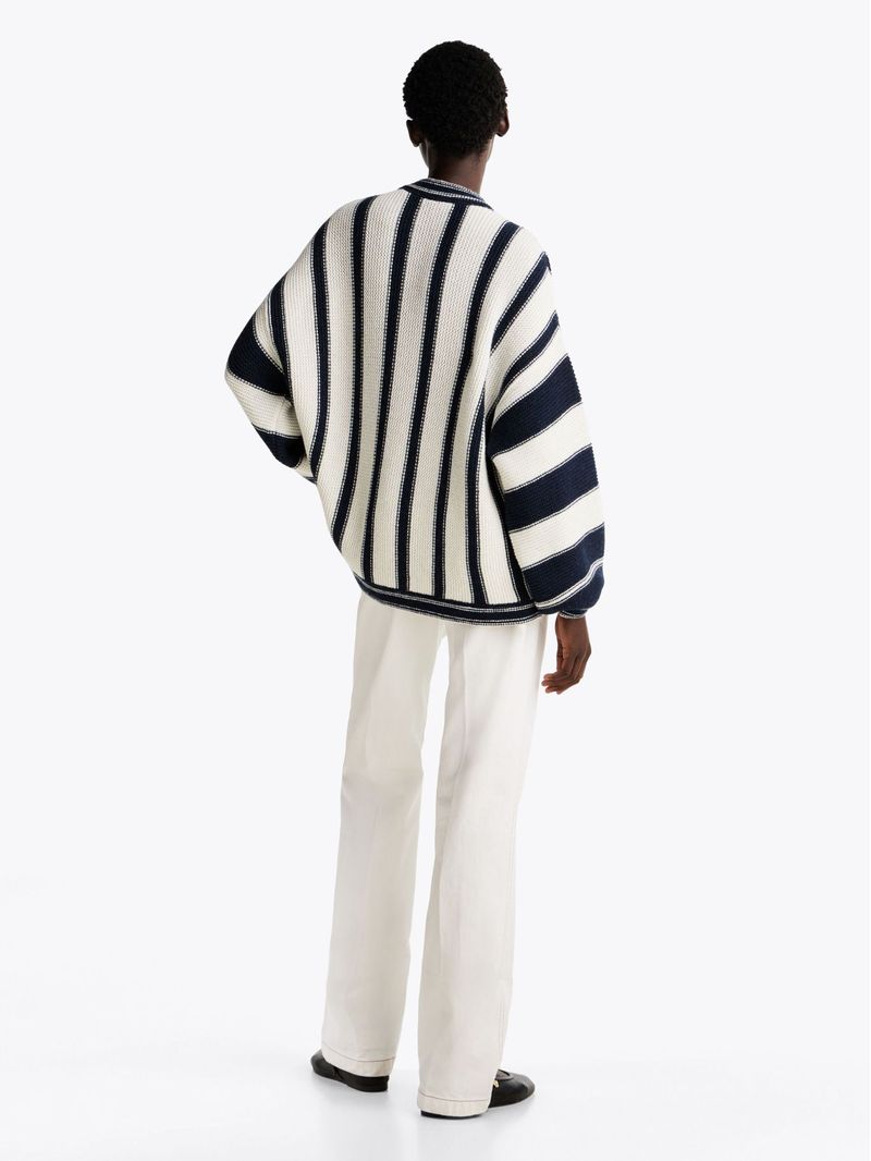 Sweater-amplio-de-rayas-mixtas-con-cachemira