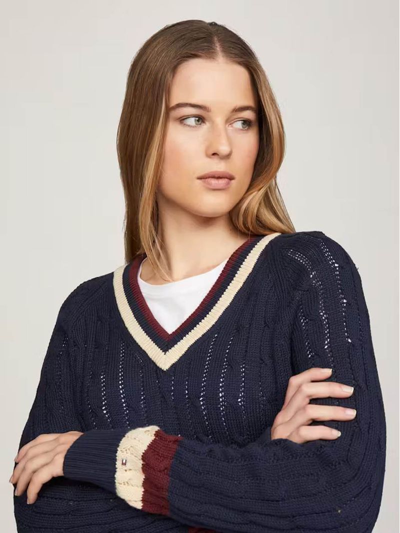 Sweater-cuello-v-de-punto-de-cable