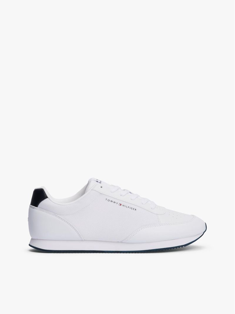 Zapatillas-con-suela-dentada-fina