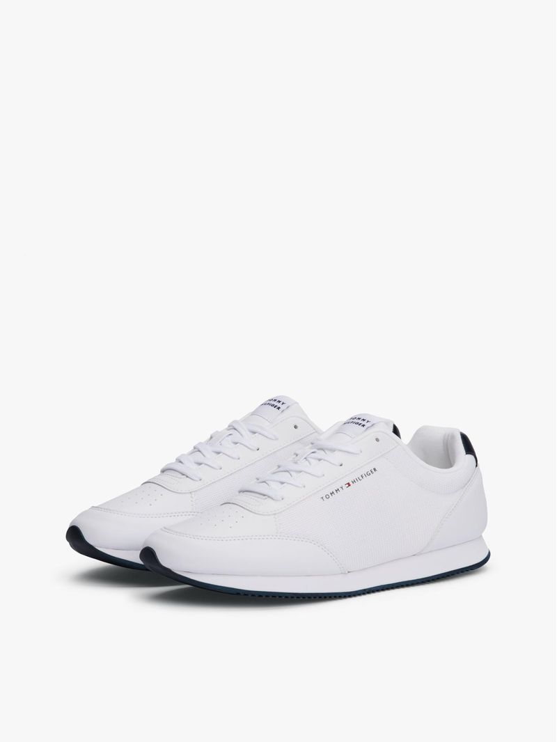 Zapatillas-con-suela-dentada-fina