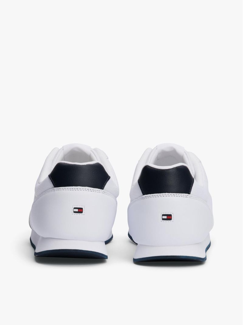 Zapatillas-con-suela-dentada-fina