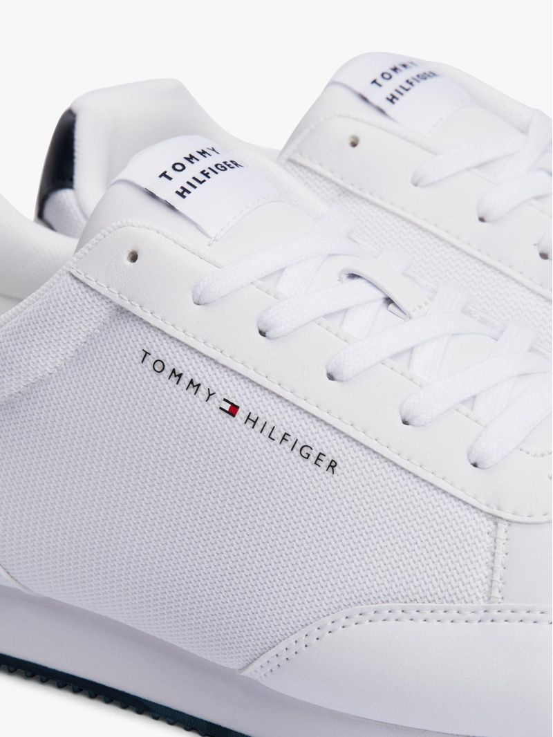 Zapatillas-con-suela-dentada-fina