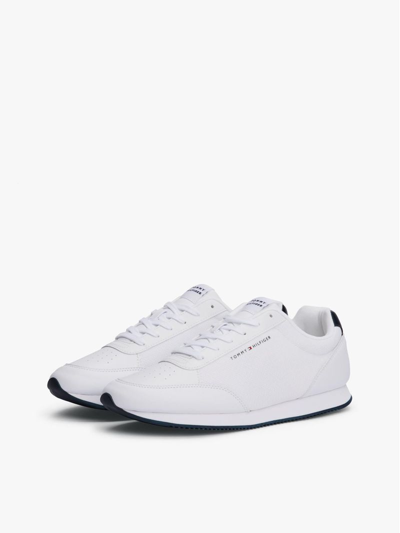 Zapatillas-con-suela-dentada-fina