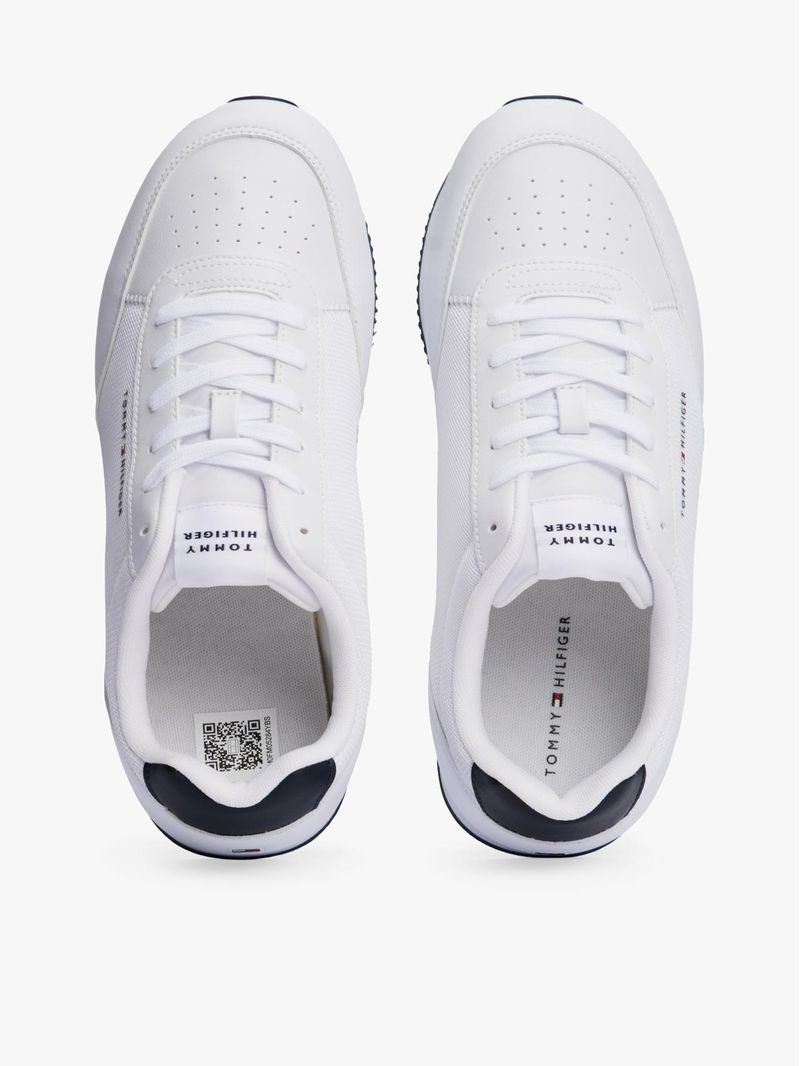 Zapatillas-con-suela-dentada-fina