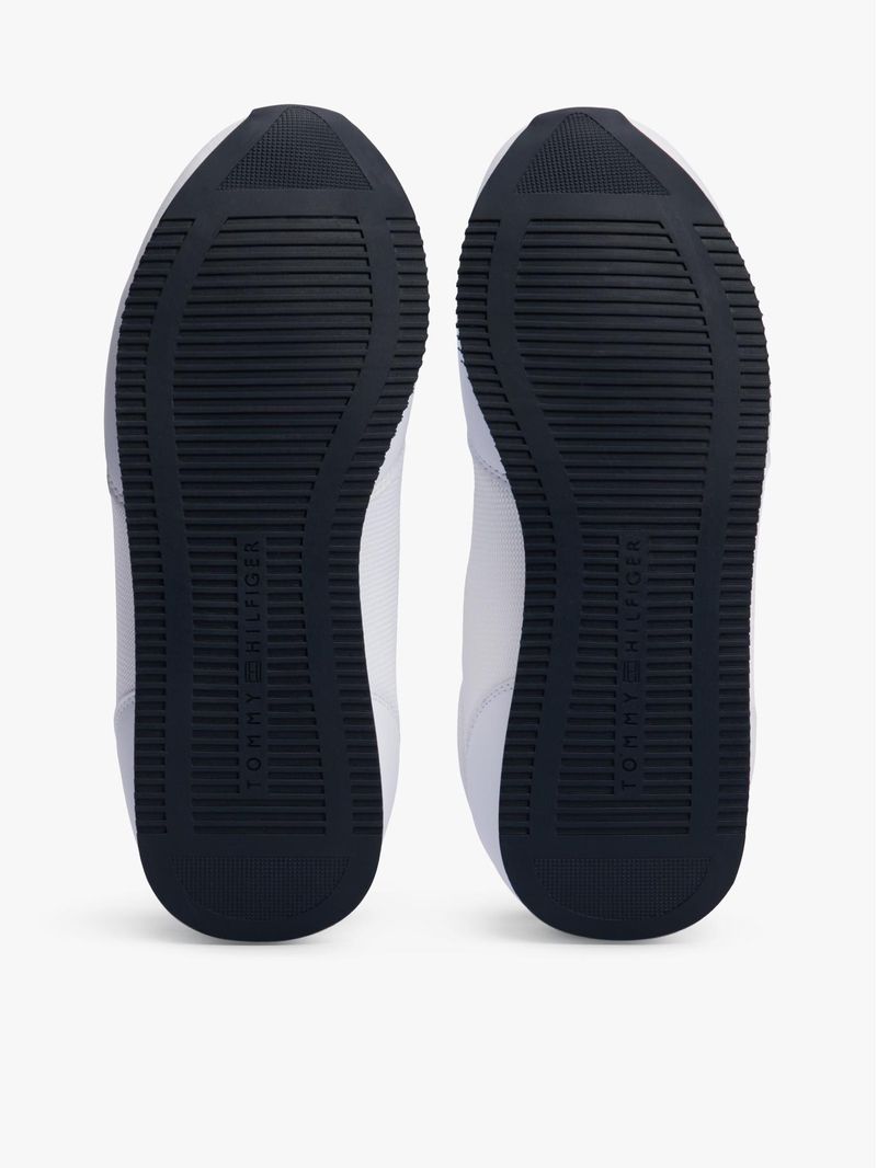 Zapatillas-con-suela-dentada-fina