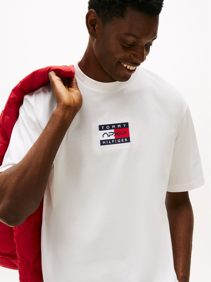 Remera-amplia-con-logo-coleccion-APXGP