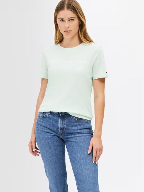 Remera con cuello redondo y logo distintivo