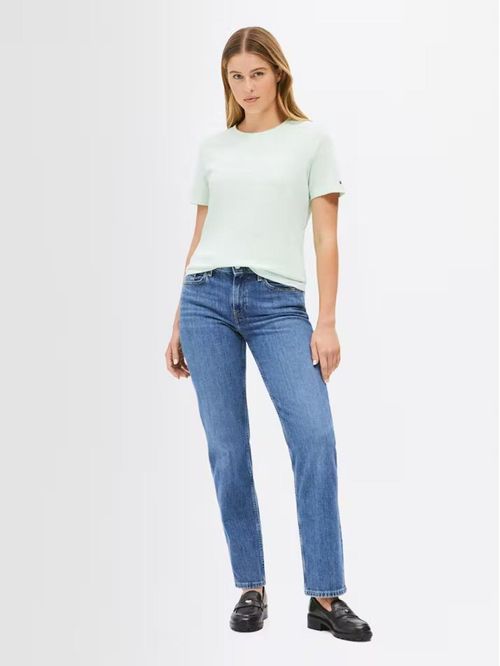 Remera con cuello redondo y logo distintivo