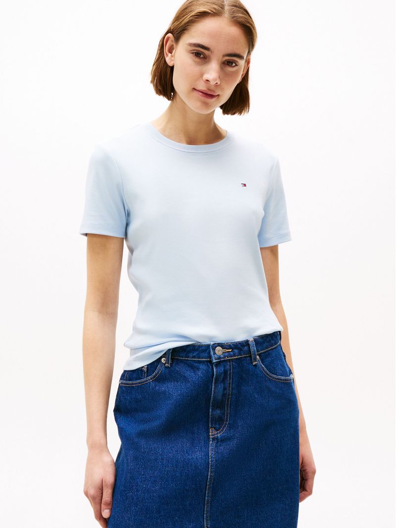 Remera-de-cuello-redondo-con-corte-slim