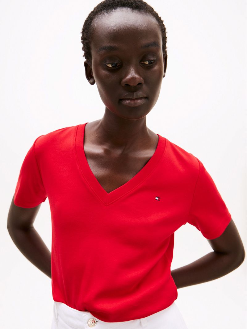Remera-de-rayas-con-cuello-en-V