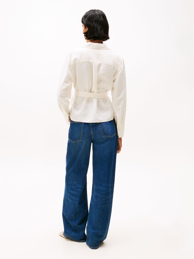 Blusa-amplia-de-lino-con-diseño-cruzado