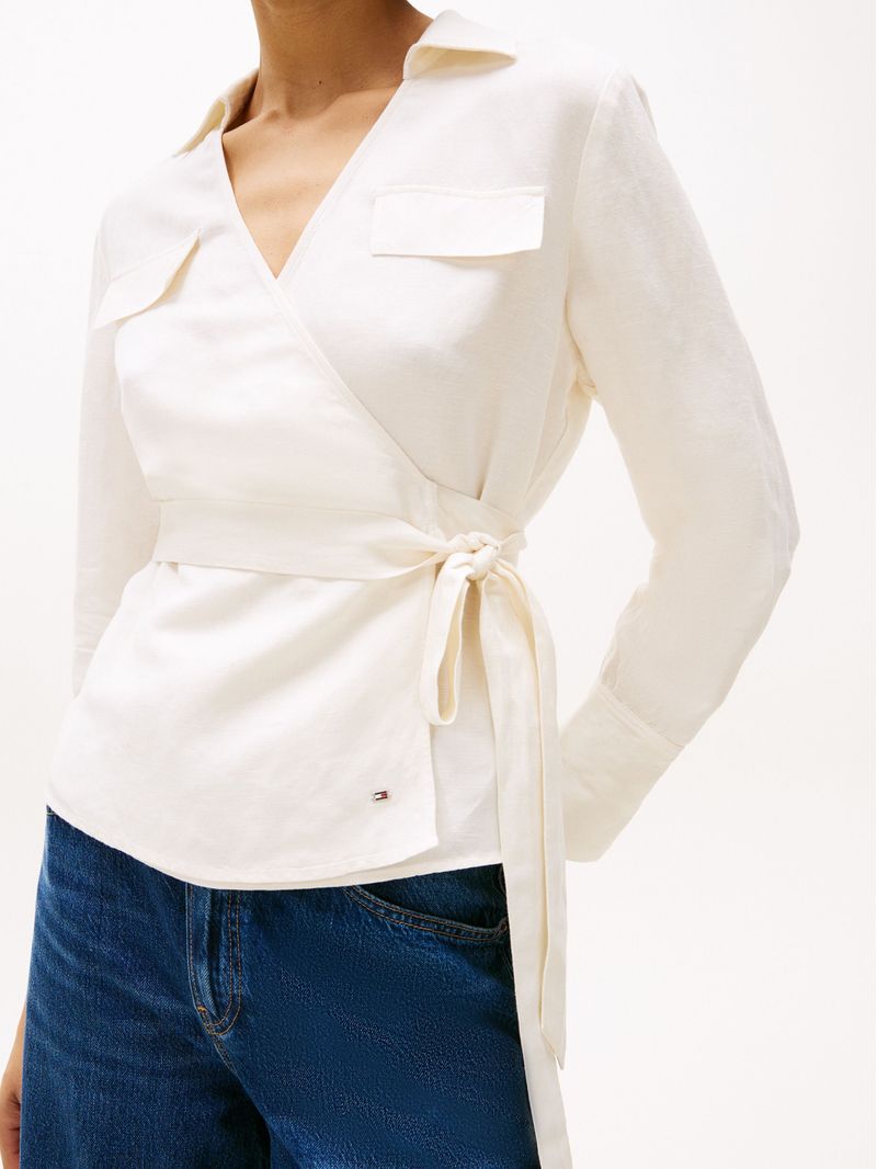 Blusa-amplia-de-lino-con-diseño-cruzado