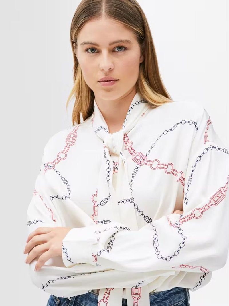 Blusa-Estampada-de-cadenas-con-lazada-al-cuello-