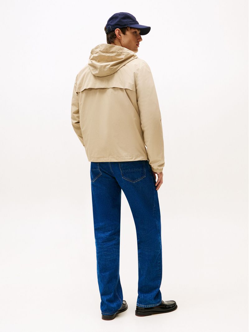 Campera-con-capucha-y-parche-del-logo