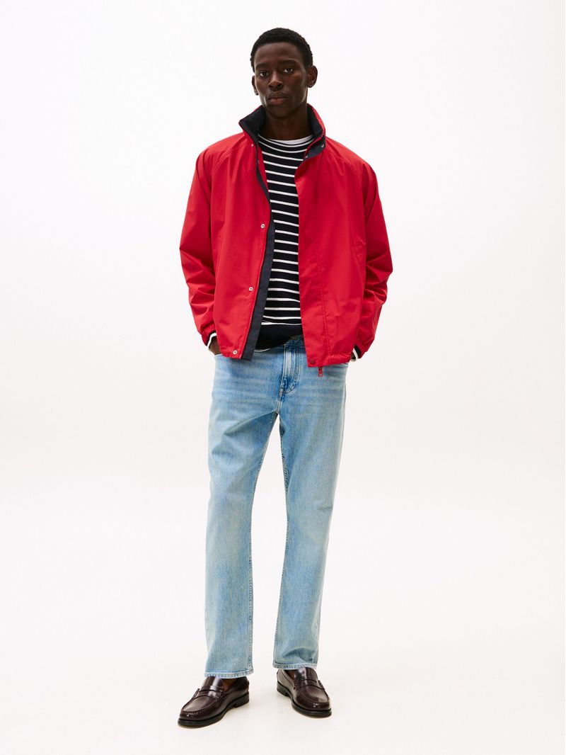 Campera-con-capucha-y-parche-del-logo